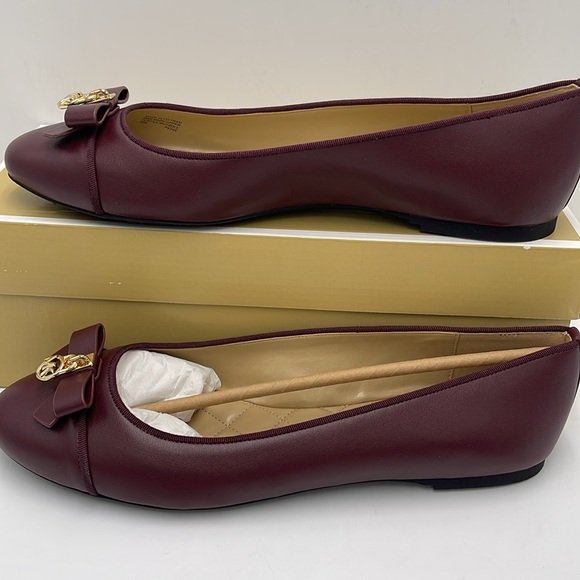 MICHAEL KORS HONEY BALLET FAUX LEATHER
49H3HNFP1L
OXBLOOD - Picture 3 of 16